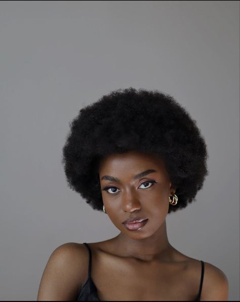 Curly Hair Journey, Natural Curly Hairstyles, Short Natural Curly Hair, Natural Hair Goals, Quick Natural Hair Styles, Natural Afro Hairstyles, Type 4 Hair, Pelo Afro, Dark Skin Beauty