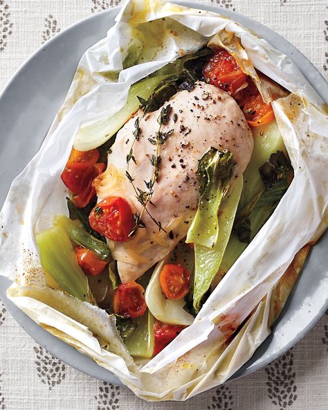 Chicken and Vegetables in Parchment Cooking "en papillote" (French for "in parchment") in the oven  is a wonderful technique. Everything cooks together, lightly steaming in their own juices in the parchment package, without a lot of butter or oil. Parchment Paper Recipes, Chicken And Egg Noodles, Healthy One Pot Meals, Martha Stewart Recipes, Healthy Chicken Breast, Cooking Healthy, Quick Dinners, Baked Vegetables, Turkey Dishes