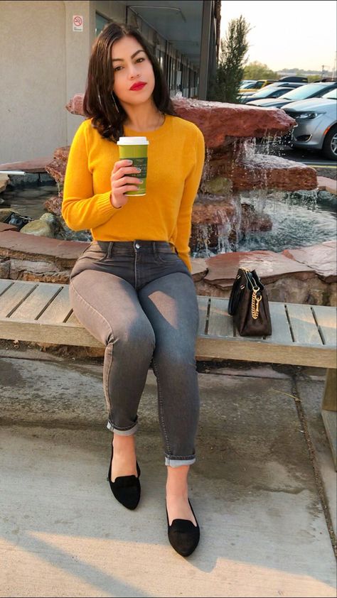 Mustard Top And Jeans Outfit, Mustard Yellow Jeans Outfit, Mustard And Black Outfit, Mustard Outfits For Women, Dark Grey Shirt Outfit, Dark Gray Pants Outfit, Dark Gray Jeans Outfit, Dark Grey Jeans Outfit, Mustard Sweater Outfit