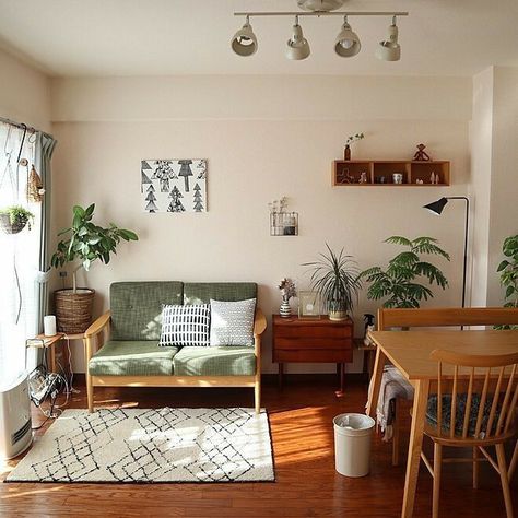 Lots Of Plants, Deco Studio, Apartment Inspiration, Living Room Decor Apartment, A Living Room, Home Room Design, Apartment Interior, Aesthetic Room Decor, Apartment Living