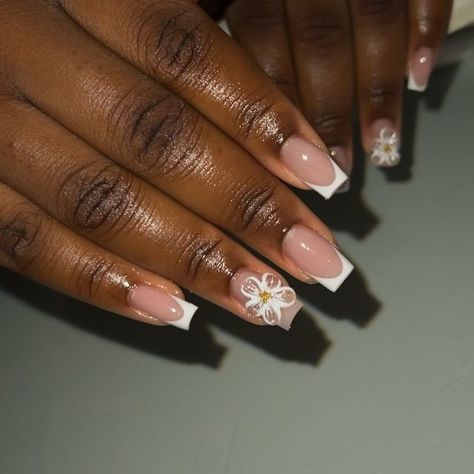 NailedByJo✨ on Instagram: "White French on dark skin always eats🤍🤍 Using cover pink from @joxcosmetics all powders have been restocked!   #3dflowernails #trendynails #summernails #frenchtipnails #blackgirlnails #tapperedsquarenails #whitenails💅 #bknails #bknailtech #nycnailtech #nycnails #mediumnails" White Nails On Dark Skin, Nails On Dark Skin, Nyc Nails, Classy Nail, 3d Flower Nails, Classy Nail Designs, Instagram White, White French, Classy Nails