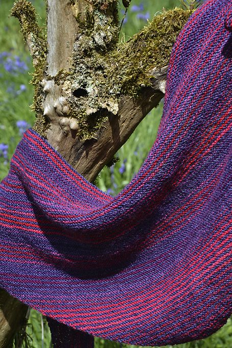 Just Knit It shawl using Crazy Zauberball and Knitting Squirrel's hand dyed BFL 4ply sock yarn Sock Yarn Scarf, Sock Yarn Shawls, Free Knit Shawl Patterns, Knit Wrap Pattern, Noro Yarn, Elegant Shawl, Scarf Yarn, Crochet Weaves, Knitting Blogs