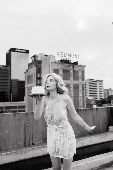 rooftop birthday photoshoot idea Creative Birthday Photoshoot Ideas, Creative Birthday Photoshoot, Rooftop Birthday, Birthday Photoshoot Ideas, Rooftop Photoshoot, 21st Birthday Photoshoot, Creative Birthday, 22nd Birthday, Outdoor Photoshoot