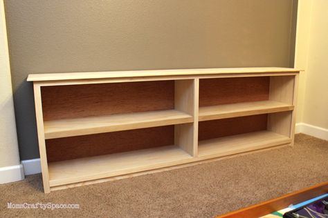 The long, low bookcase I want.  Doesn't have the plans, but saving for reference... Long Low Bookcase, Long Bookcase, Diy Bookcases, Low Bookshelf, Pallet Deck Diy, Horizontal Bookcase, Bookcase Plans, Low Bookshelves, Bookshelf Plans