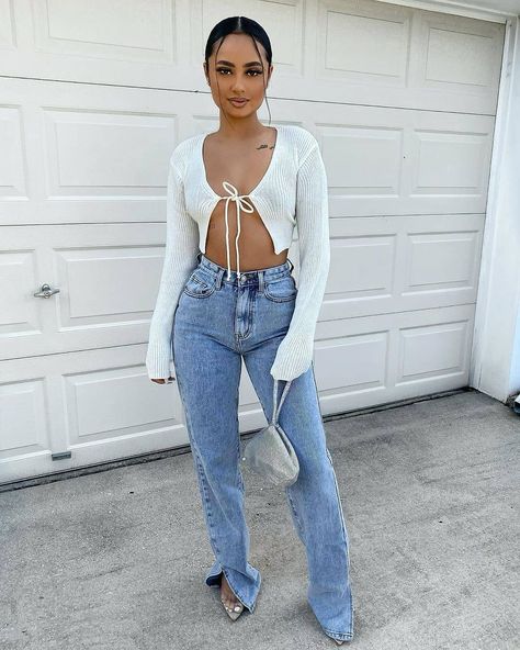 Missy Empire on Instagram: “You're cute jeans 💙🔥  @dawn.kirkland in the Perrie Denim Mid Wash Straight Leg Split Detail Jeans & Nataly Cream Ribbed Knit Tie Cropped…” Open Cardigan Outfit, Cardigan Outfit Aesthetic, Style Inspiration Edgy, Look Grunge, Cardigan Outfit, Grunge Look, 90s Grunge, Soft Grunge, Dope Outfits