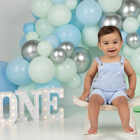 Pompano Beach Cake Smash Photographer | Juliana Keli Photography Summer Cake Smash Boy, Beach Cake Smash, Smash Cake Boy, 1st Birthday Photoshoot, Nursery Prints Boy, One Year Birthday, Baby Boy Photography, Winnie The Pooh Birthday, Beach Cakes