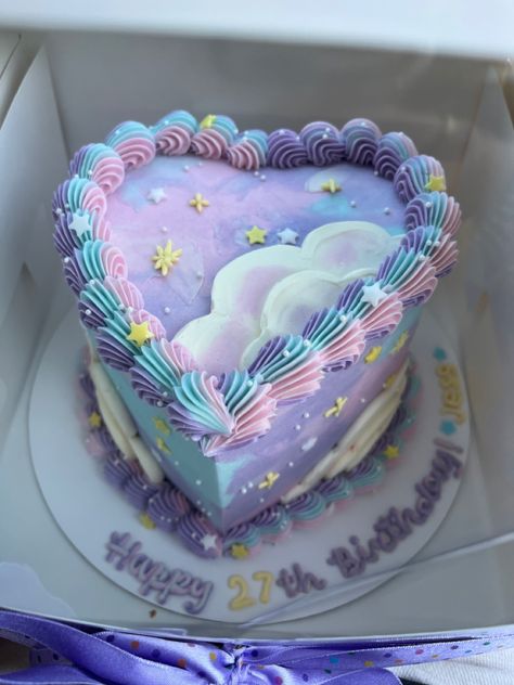 Heart Themed Cake, Pastel Heart Cake, Heart Themed Birthday Cake, Cute Animal Birthday Cake, Pastel Vintage Cake, Heart Shape Cakes, Awesome Birthday Cakes, Vintage Heart Shaped Cake, Rainbow Heart Cake