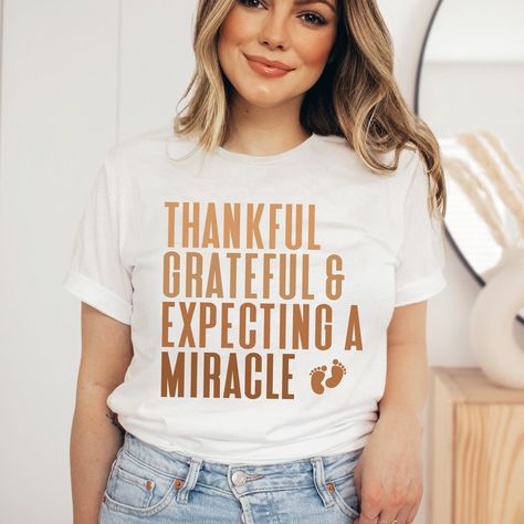 Announce your joyful news with style this Thanksgiving season! Our "Thankful, Grateful and Expecting A Miracle" pregnancy announcement shirt is the perfect way to share your excitement with family and friends.  ⭐️CUSTOM: Because this shirts are custom personalized order we do not accept returns.⭐️ ⭐️ SHIRT ⭐️ *Bella and Canvas Shirt *Unisex Adult Sizing *This classic unisex jersey short sleeve tee fits like a well-loved favorite.  * 100% Airlume combed and ringspun cotton (fiber content may vary Pregnancy Thanksgiving Shirts, Pregnancy Announcement Shirts For Family, November Pregnancy Announcement, Pregnancy Announcement Thanksgiving, Best Pregnancy Announcement, Pregnant Shirts, Expecting Mom Shirts, Prego Announcement, Pregnant Announcement