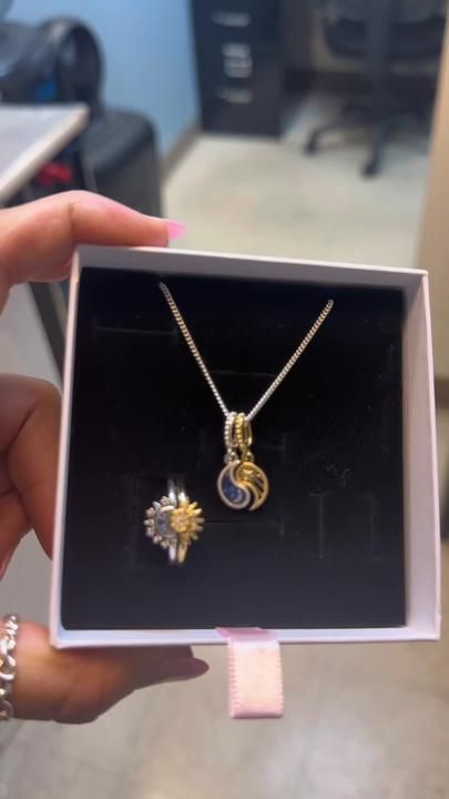 Pandora Sun And Moon Ring, Pandora Moon, Pandora Bracelet Charms Ideas, Sun And Moon Rings, Sun And Moon Necklace, Pandora Gold, Pandora Ring, Expensive Jewelry Luxury, Pandora Hearts