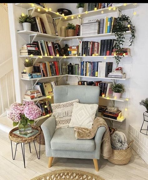 Library Decor Ideas, Christmas Library, Game Room Ideas, Cozy Home Library, Christmas Scandinavian, Home Library Rooms, Cozy Reading Corners, Home Library Design, Nordic Christmas