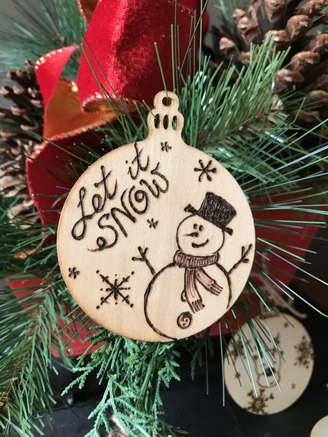 Pyrography Christmas Decorations, Woodburning Christmas Patterns, Pyrography Christmas Ideas, Pyrography Christmas Patterns, Woodburning Ornament Ideas, Wood Burning Ideas Patterns Woodburning Christmas Ornament, Woodburned Ornament, Woodburning Ideas Christmas, Woodburning Christmas Gift Ideas