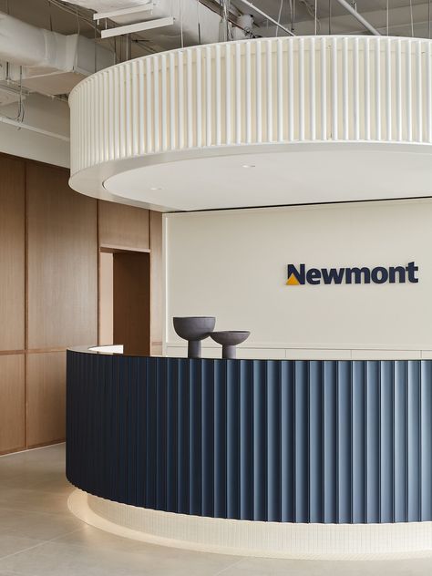 Newmont by Rezen Studio | Australian Interior Design Awards Information Desk Design Lobby, Commercial Reception Desk, Bank Lobby Interior Design, Reception Lobby Design, Bank Interior Design, Bank Interior, Office Reception Design, Nyc Office, Fancy Office