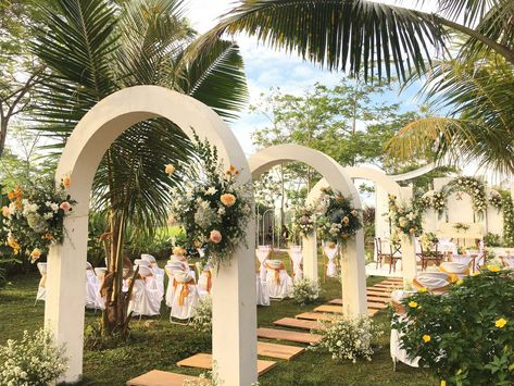 Garden Party Backdrop Ideas, Marriage Garden Design Plan, Konsep Wedding Outdoor, Dekorasi Wedding Outdoor, Garden Wedding Entrance, Outdoor Wedding Backdrops, Wedding Decorations Ideas, Wedding Gate, Wedding Decor Rustic