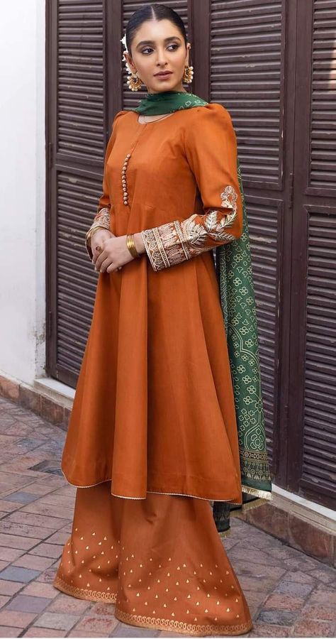 Orange Indian Outfit, Sarara Dress, Satin Dupatta, Printed Sharara, Simple Dress Casual, Sharara Pants, Orange Suit, Velvet Dress Designs, Blouse Casual Fashion