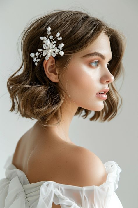 Bob Bridal Hairstyles, Bridal Hair With Fringe, Wedding Hair Short Length, Bride Short Hairstyles, Highlight Short Hair, Short Hair Bow, Hall Accessories, Pretty Wedding Hairstyles, Short Wedding Hairstyles