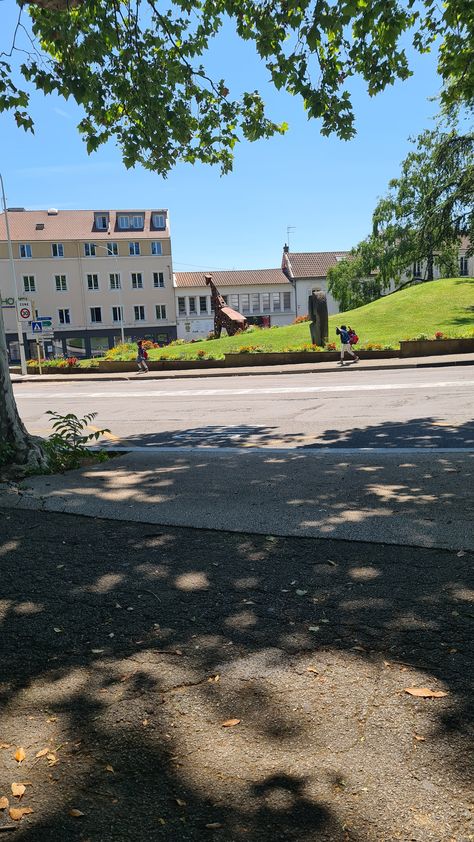 I love taking photos of randow town in France, this is Macon and they had a very beautiful girafe statue. Kinda aesthetic Macon France, France, Statue