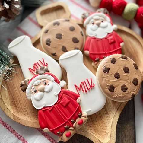 Decorated Cookies With Sprinkles, Santa In Pajamas Cookie, Santa Belly Cookies, Santa Decorated Sugar Cookies, Nativity Scene Cookies Decorated, Cookies For Santa Decorated, Santa Cookies Decorated, Christmas Decorated Cookies, Merry Christmas Cookies