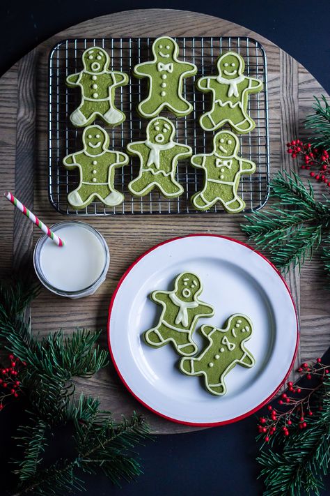 MATCHA SHORTBREAD MEN fulfilled Matcha Shortbread, Green Cookies, Matcha Milk, Green Tea Recipes, Matcha Recipe, Melting White Chocolate, Cookie Party, Tea Powder, Christmas Pudding