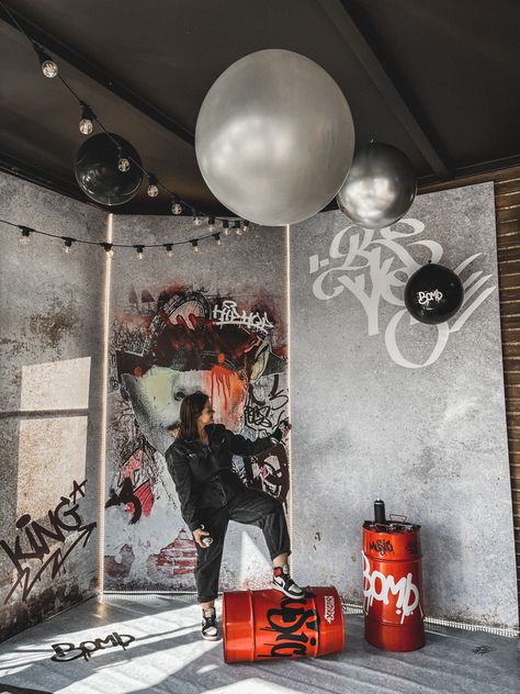 Street Style Interior Design, Graffiti Birthday, Tattoo Shop Interior, Brand Aesthetics, Glam House, Break Wall, Trash Art, Garage Interior, Graffiti Murals