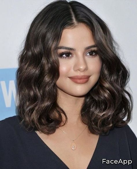 Selena Gomez Brunette Hair, Shoulder Length Blowout Curls, Curling Iron Hairstyles For Medium Hair, Selena Gomez Hair Short, Wavy Shoulder Length Hair, Selena Gomez Bob, Bob Brunette, Shoulder Length Wavy Hair, Blowout Curls