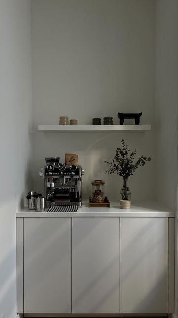 Coffee Aesthetic Kitchen, Coffee Corner In Bedroom Ideas, Office With Coffee Bar, Coffee Corner Inspiration, Coffee Space Ideas, Home Coffee Corner Ideas, Coffee Bar Aesthetic Home, Kitchen Interior Aesthetic, Coffee Space In Kitchen