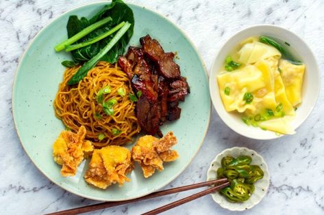 Singapore Dry Wonton Noodles Singapore Recipes, Pork Belly Bao, Kimchi Jjigae, Simple Dinner Recipes, Red Curry Chicken, Wonton Noodles, Soba Noodles Salad, Vegan Noodles, Braised Pork Belly