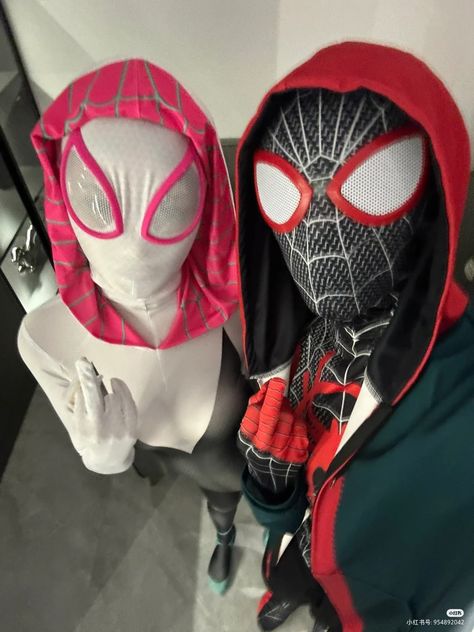 Love couple pareja novios boyfriend girlfriend spiderman cute chico y chica Marvel Spiderman Halloween Costume, Couple Ava, Spider Man Halloween, Spiderman Black Cat, Spiderman And Spider Gwen, Mom Halloween Costumes, Couple Cosplay, Spiderman Art Sketch, Couples Halloween Outfits