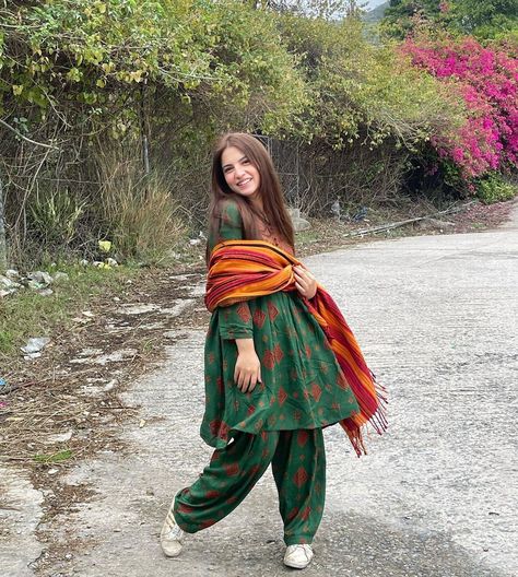 Poses In Shalwar Kameez, Shalwar Kameez Designs For Women, Character Girl, Modest Casual Outfits, Fall Nail Trends, Womens Trendy Dresses, Pakistani Fashion Casual, Stylish Short Dresses