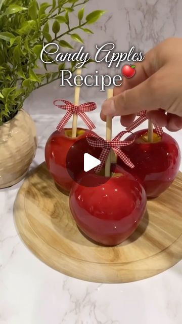 Dipped Tampa, Red Candy Apples, Candy Apple Bars, Pumpkin Song, White Food Coloring, Candy Apple Recipe, Gourmet Apples, Apple Bars, Candy Popcorn