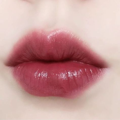 Visual Manifestation, Lipstick Guide, Anime Lips, Korean Lips, Kawaii Makeup, Rosy Lips, Makeup Accesories, Perfect Lips, Glitter Lips