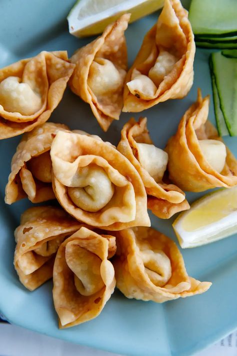 Deep Fried Wontons, Fried Wonton, Asian Dumplings, Chinese Salad, Sichuan Food, Fried Wontons, Wonton Recipes, Wontons, Dim Sum