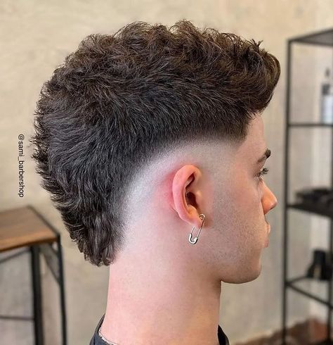 Skin Fade Hairstyle, Crew Cut Haircut, Young Men Haircuts, Men Fade Haircut Short, V Hair, Best Beard Styles, Men Haircut Curly Hair, Long Hair On Top, Mullet Haircut