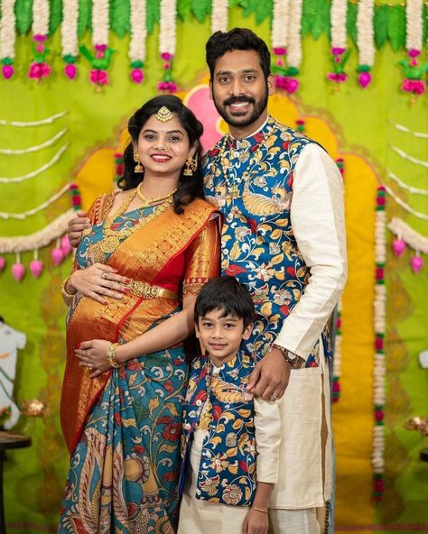 Kalamkari Family Outfits, Indian Family Dress Set, Mom And Son Outfits Indian, Family Dress Combination Indian, Family Birthday Outfit Ideas, Family Twinning Outfits Indian, Family Matching Outfits Photography, Family Combo Dress Indian, Family Matching Outfits Indian