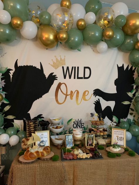 Backdrop, balloon arch ans food display. Where the wild things are birthday Safari Wild One, Wild Things Party, Backdrop Balloon, Baby First Birthday Themes, Wild One First Birthday, Wild Birthday Party, Boys First Birthday Party Ideas, Boys 1st Birthday Party Ideas, Baby Boy 1st Birthday Party