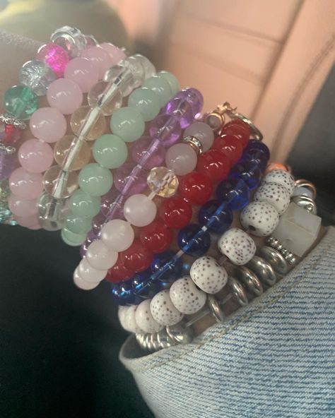 Stacked Wrist Bracelets, Bed Bracelet Ideas, Shein Beaded Bracelets, Crystal Bracelets Ideas, Shein Bracelet, Shein Bracelets, Y2k Bracelets, Bracelets Aesthetic, Bracelet Aesthetic