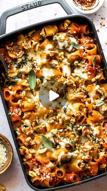 Noom Meals, Pumpkin Pasta Bake, Baby Bella Mushrooms, Fall Pasta, School Dinner, Mediterranean Diet Recipes Dinners, Pumpkin Pasta, Extra Protein, Fontina Cheese