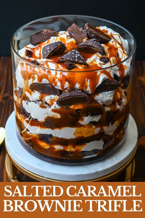 Salted Caramel Brownie Cheesecake Trifle Salted Caramel Brownie Cheesecake, Salted Caramel Brownie Cheesecake Trifle, Brownie Cheesecake Trifle, Desert Hacks, Caramel Brownie Cheesecake, Caramel Homemade, Brownie Trifle Recipe, Cheesecake Parfait Recipes, Salted Caramel Brownie