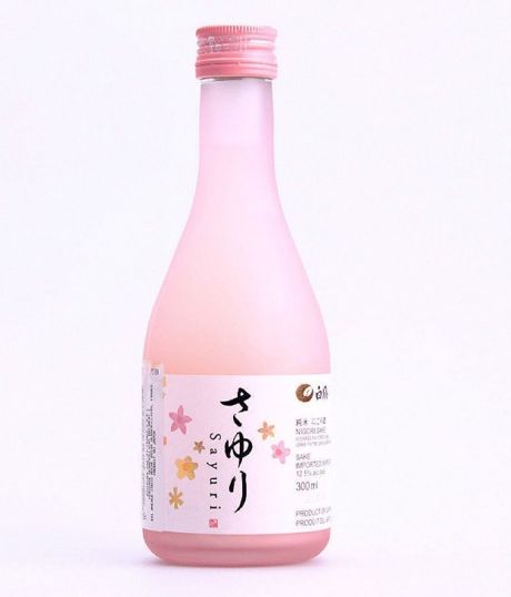 Love Happy Hour - Drink du jour: Sayuri Nigori Sake (Hakutsuru) Japan Drinks, Japanese Drink Packaging, Sake Packaging Design, Sake Drinks Cocktails, Japanese Beverage Packaging, Nigori Sake, Pink Japan, Korean Drinks, Asian Candy