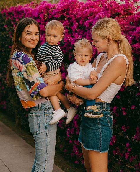 Lesbian Family Photos, Soccer Girlfriend, Chiara Ferragni Style, Cute Family Pictures, Happy Wife Happy Life, Dream Family, Girlfriend Goals, Girl Couple, Happy Wife