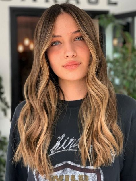 Soft Money Pieces Brunette, Balayage Hair No Money Piece, Faded Money Piece Hair, Golden Money Piece Hair, Subtle Money Piece Balayage, Front Pieces Of Hair Dyed, Brown Hair With Highlights Money Piece, Soft Money Piece Hair, Blended Money Piece Hair