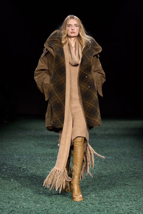 Burberry Fall 2024 Ready-to-Wear Collection | Vogue Burberry Prorsum, Fashion Show Collection, Fall 2024, London Fashion Week, Vivienne Westwood, Runway Fashion, Tartan, Fashion News, Burberry