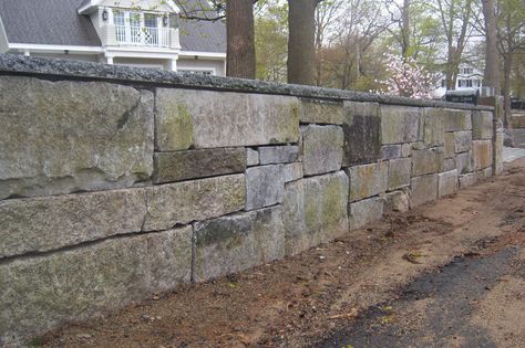 More irregular shaped blocks make for an interesting wall Block Retaining Wall, Retaining Wall Steps, Stone Walls Garden, Retaining Wall Blocks, Wall Bench, Garden Retaining Wall, Granite Blocks, Rock Walls, Stone Retaining Wall