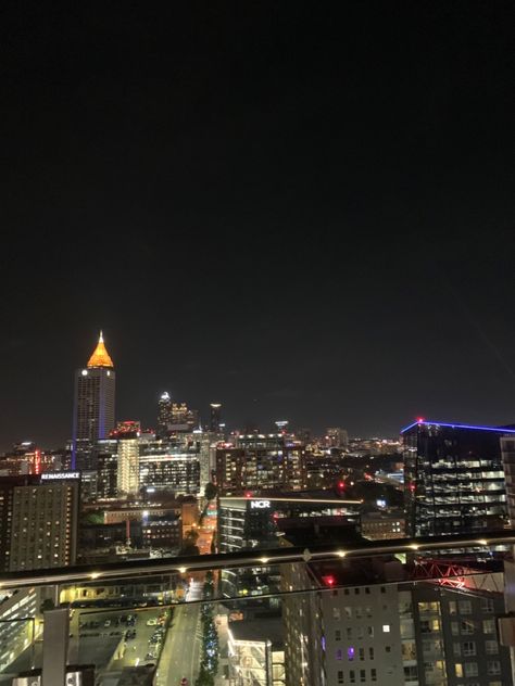 an aesthetic photo of atl at night with the skyline and city lights lighting up the city, super pretty and super aesthetic Atl Night Aesthetic, Downtown Atlanta At Night, Atl At Night, Atl Aesthetics, Bgc Aesthetic, Atlanta Nightlife, Atlanta City, Atlanta Skyline, Aesthetic Pretty