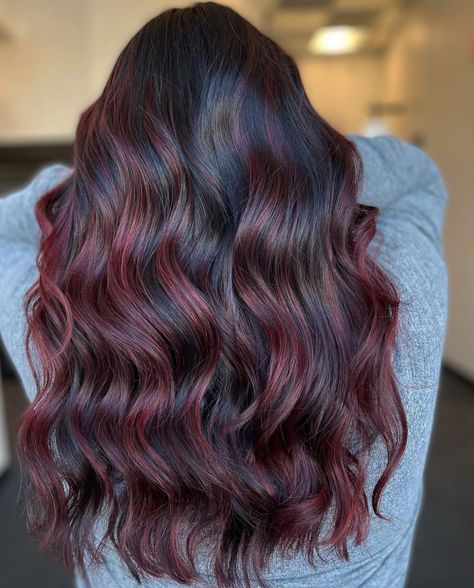 Plum Hair Color Ideas, Red Brown Highlights, Burgundy Hair With Highlights, Plum Hair Color, Burgundy Brown Hair, Red Highlights In Brown Hair, Pelo Color Vino, Shades Of Burgundy Hair, Dark Burgundy Hair