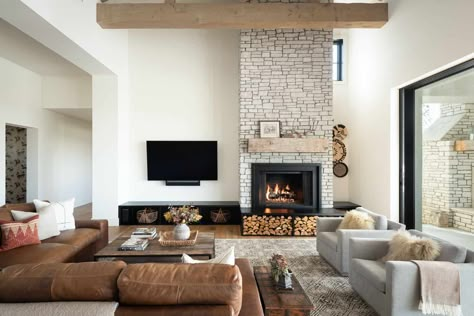 Mountain style home with a farmhouse twist in the hills of San Diego Modern English Farmhouse, Fireplace With Tv, Mountain Style Homes, Modern English Country, Post And Beam Home, Popular Living Room, Cottage Retreat, Mountain Style, White Cabinetry