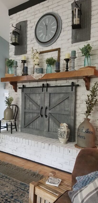 Design Camino, Farmhouse Fireplace Decor, Brick Fireplace Makeover, Fireplace Mantle Decor, Fireplace Doors, Glass Fireplace, Living Room Decor Fireplace, Diy Fireplace, Home Fireplace