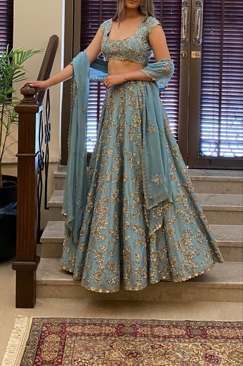 Sky Blue Lehenga Wedding, Bhaat Function Outfit, Pithi Outfit Brides, Lehengas For Bride, Lehnga Ideas, Lehenga Blouse Pattern, Function Outfit, Sky Blue Lehenga, Mehendi Lehenga