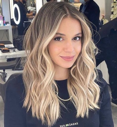 Tuns Bob Lung, Blonde Hair With Roots, Rambut Brunette, Summer Blonde Hair, Ombre Hair Blonde, Dark Roots Blonde Hair, Balayage Blonde, Brown Hair Balayage, Blonde Hair Inspiration