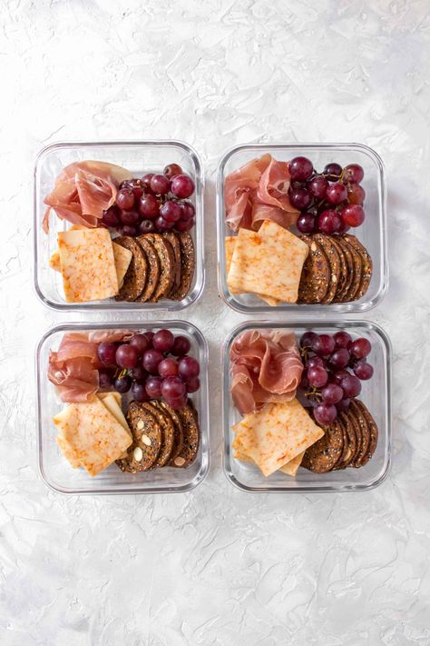 Lunchables For Adults, Mini Cheese Board, Diy Lunchables, Tips For Meal Prepping, Meal Prep Snacks, Healthy Lunch Snacks, Easy Lunch Boxes, Work Meals, Easy Healthy Meal Prep