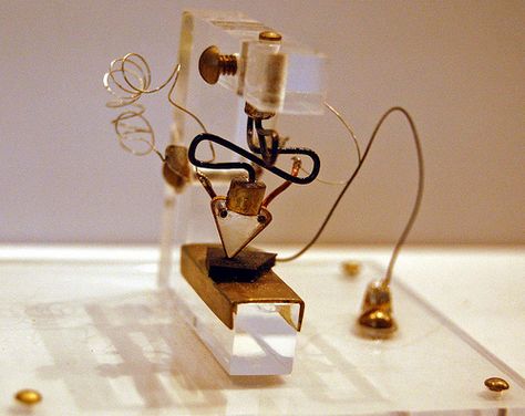 In 1947 John Bardeen along with William Shockley and Walter Brattain invented the first transistor, this revolutionised computers, controls and communication. Bell Labs, First Transistor, Hobby Electronics, Antique Radio, Cellular Phone, Solar Cell, Amateur Radio, Vacuum Tube, Novelty Lamp